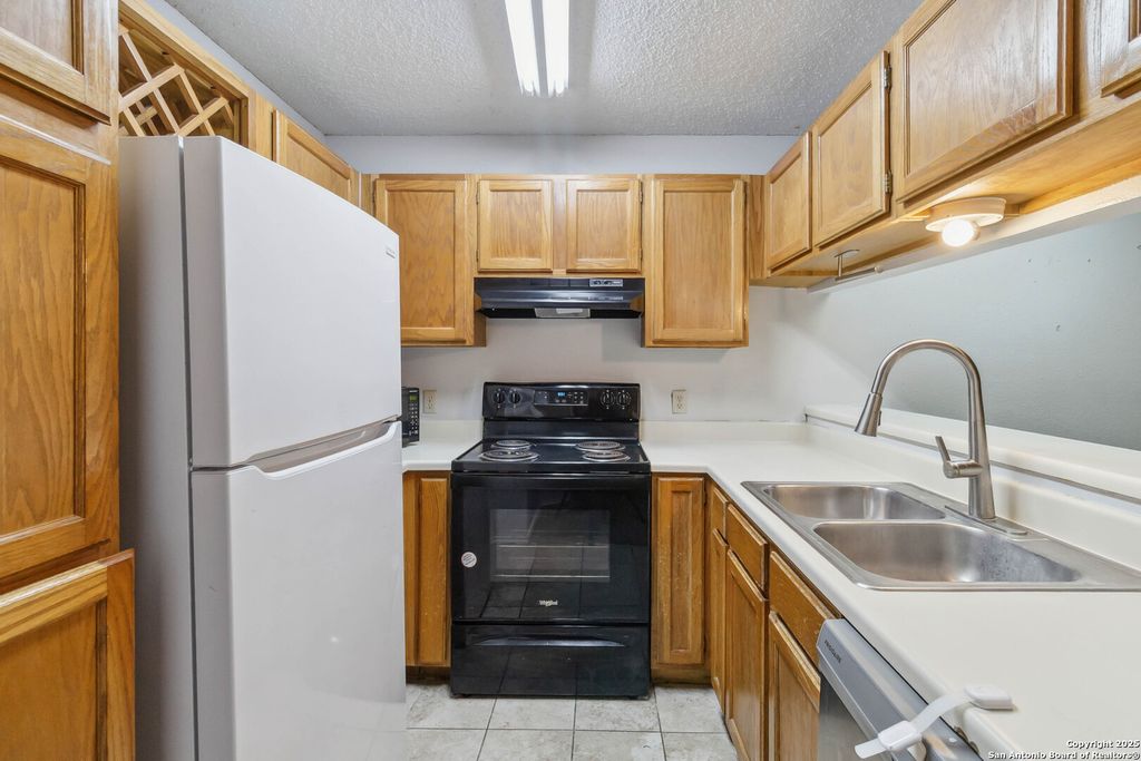 Photo of 5322 MEDICAL DR B-203 #B-203, San Antonio, TX 78240 (MLS # 1825811)