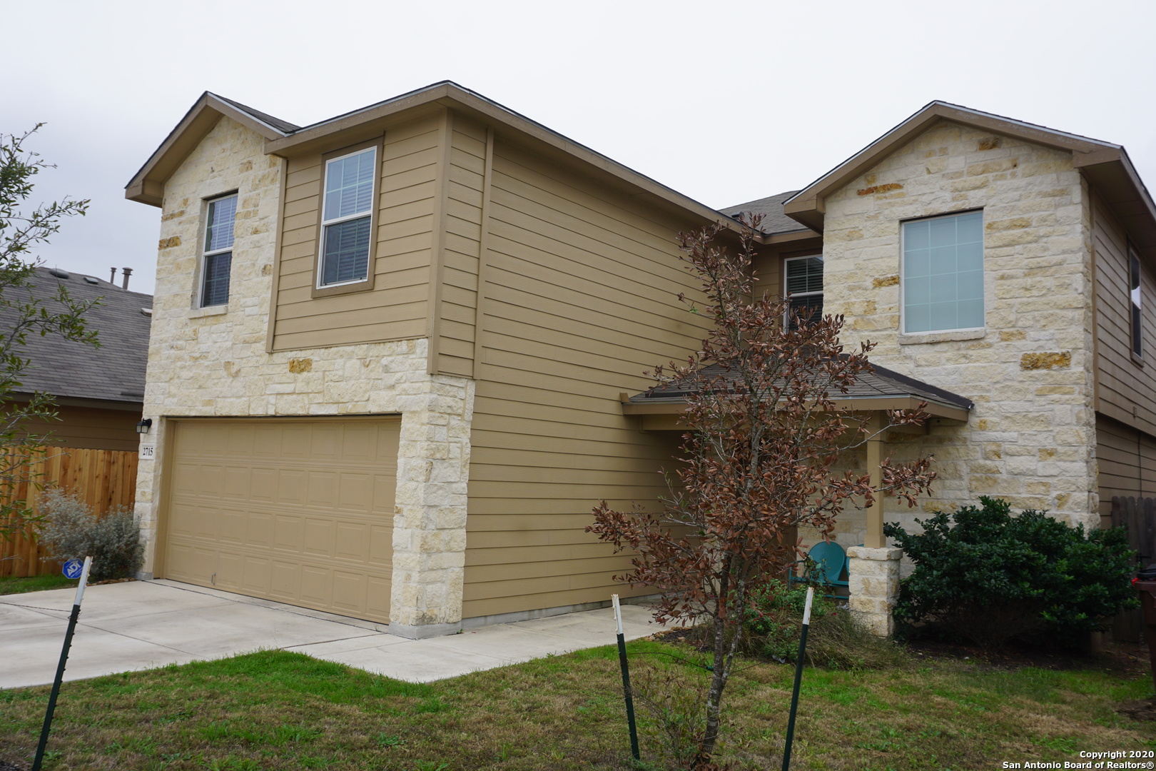 2715 GREEN LEAF WAY