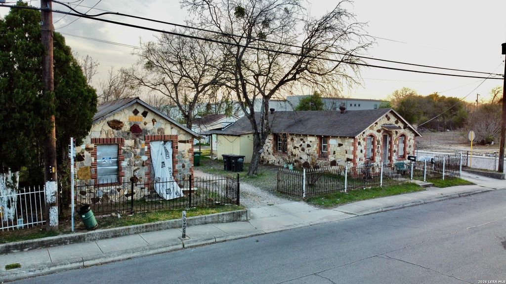 Photo of 1000 Porter St, San Antonio, TX 78210 (MLS # 1946437)