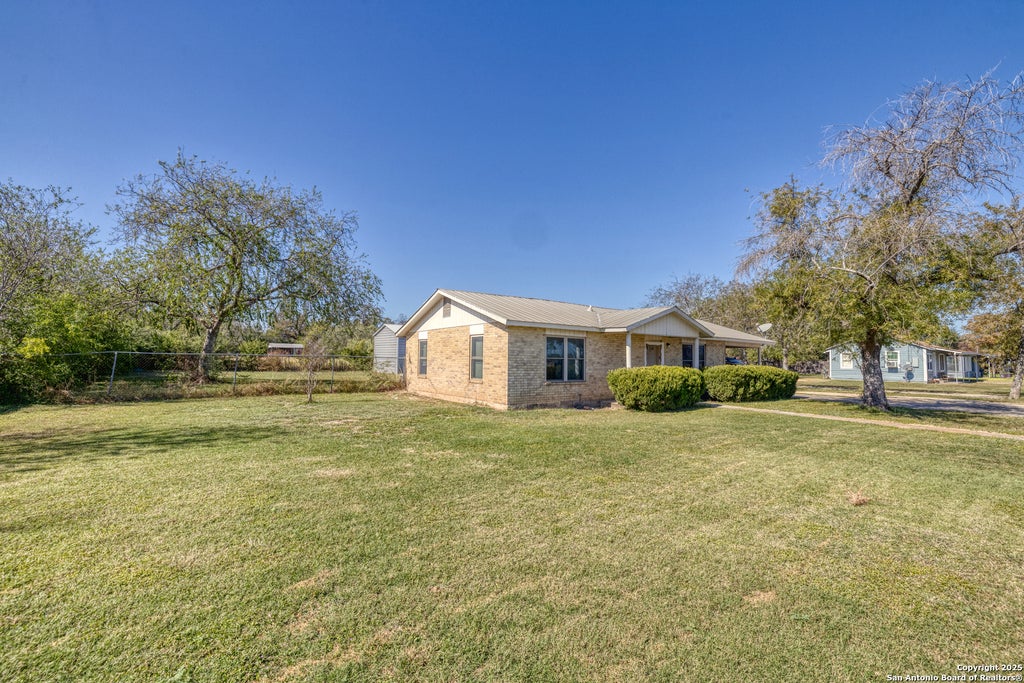 Photo of 733 N Camp, Uvalde, TX 78801 (MLS # 1921788)