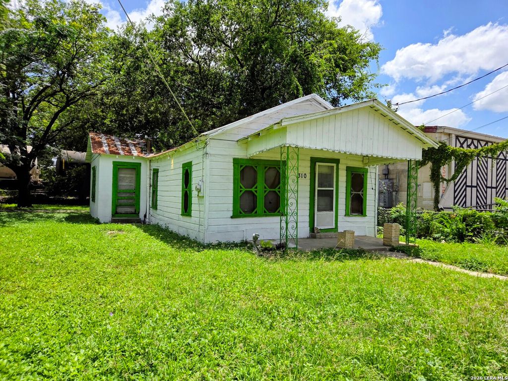 Photo of 310 E Lachapelle, San Antonio, TX 78204 (MLS # 1994417)