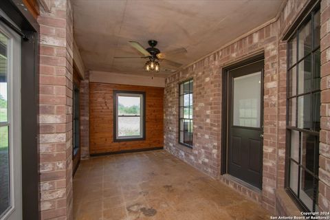 A home in Floresville