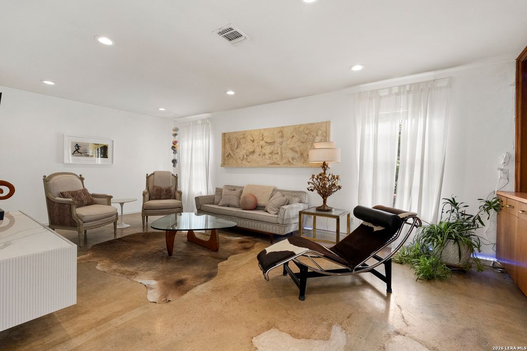 Photo of 501 THELMA DR, Olmos Park, TX 78212 (MLS # 1948174)