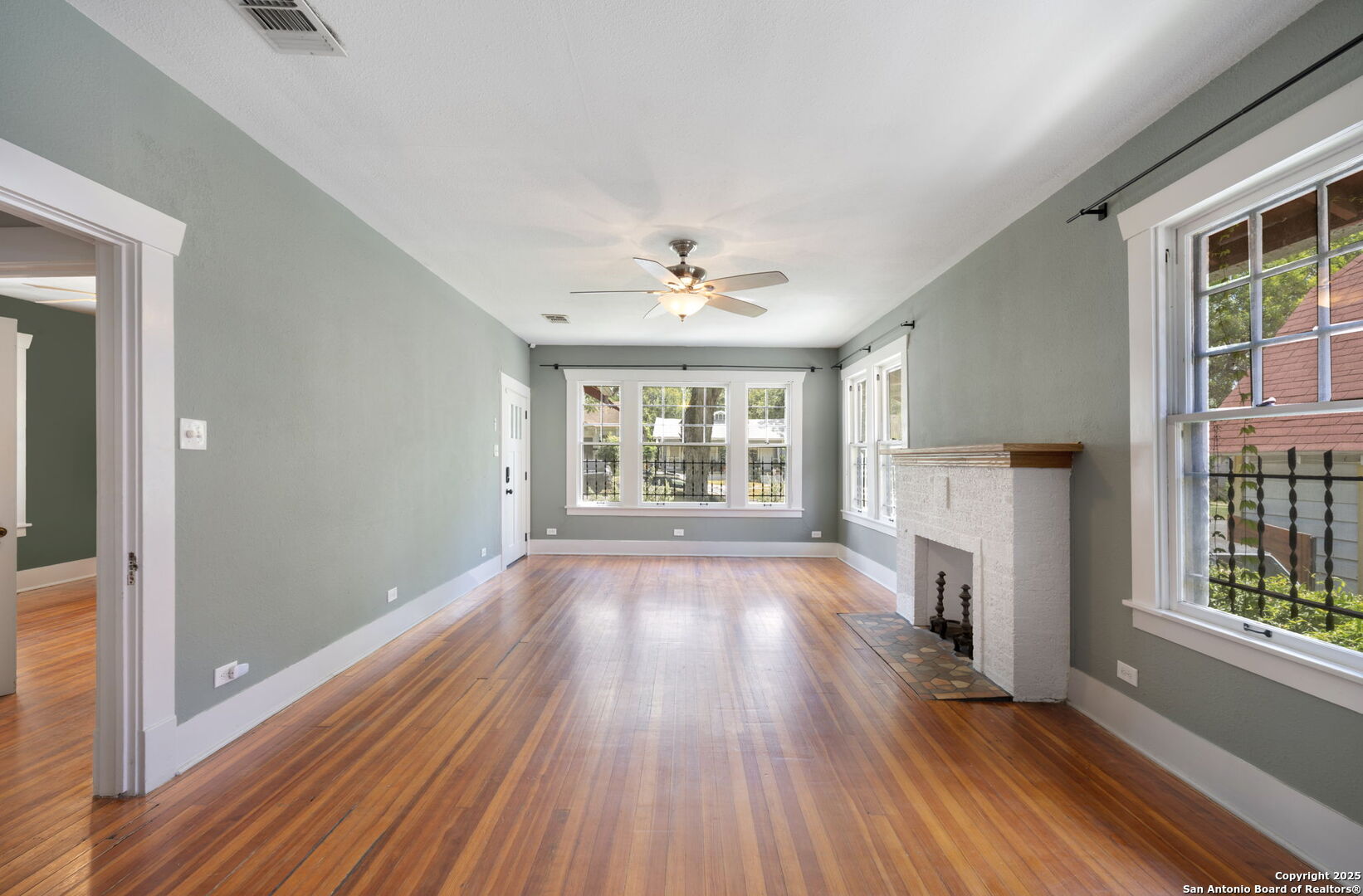 1015 W Gramercy
