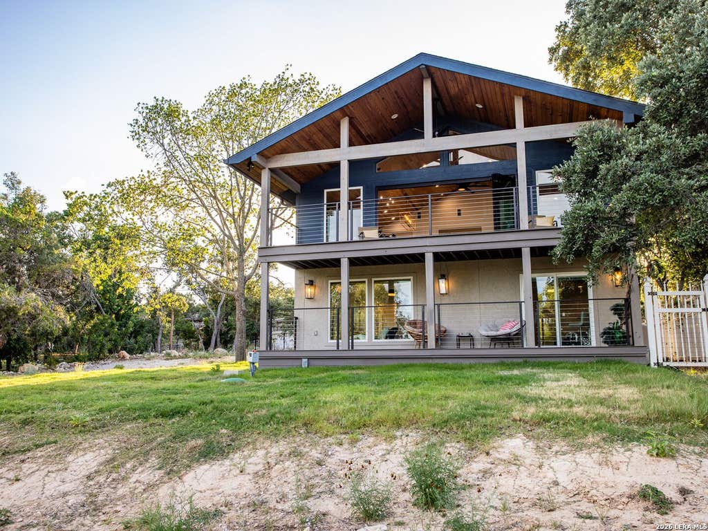 Photo of 874 Lakebreeze Dr, Canyon Lake, TX 78133 (MLS # 1951349)