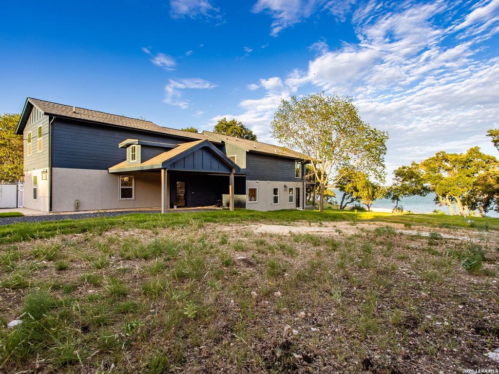 Photo of 874 Lakebreeze Dr, Canyon Lake, TX 78133 (MLS # 1951349)