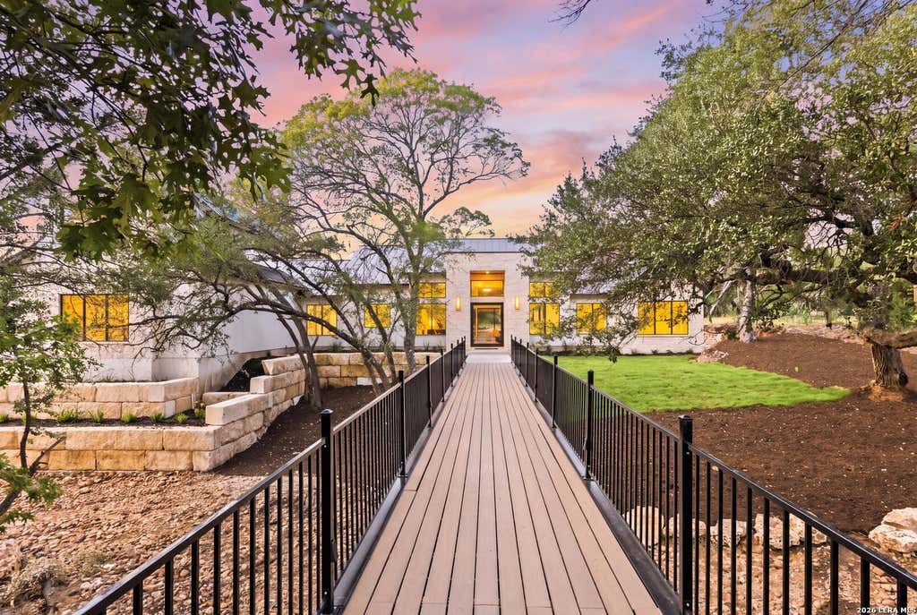 Photo of 128 Balcones Bend, Boerne, TX 78006 (MLS # 1997322)