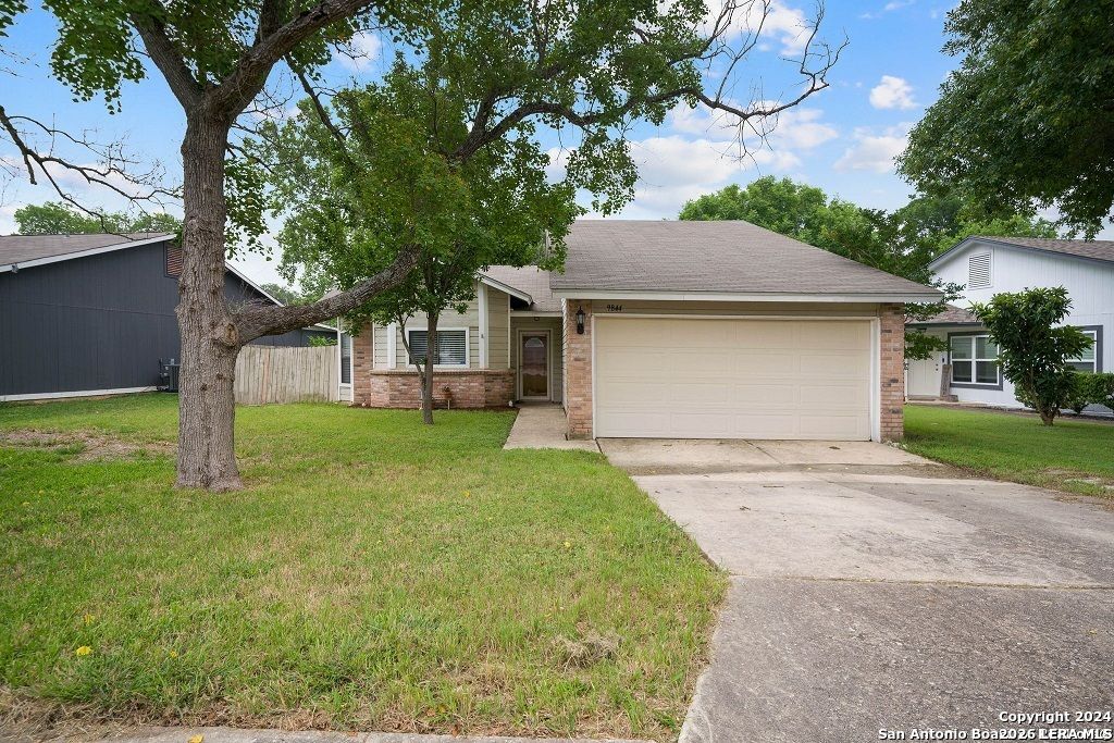 Photo of 9844 FORTUNE RIDGE DR, Converse, TX 78109 (MLS # 1961640)