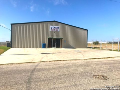 115 Wyoming Pleasanton TX 78064