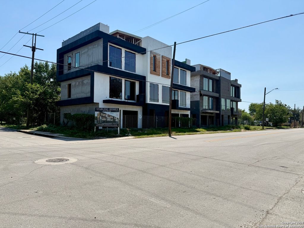 Photo of 412 S Hackberry St, San Antonio, TX 78203 (MLS # 1910354)