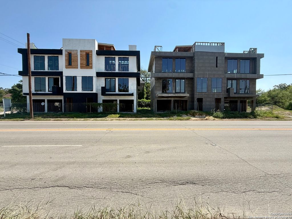 Photo of 412 S Hackberry St, San Antonio, TX 78203 (MLS # 1910354)