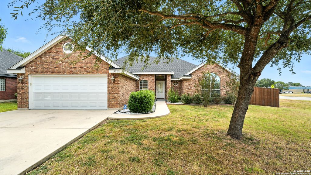 Photo of 637 Topaz, Seguin, TX 78155 (MLS # 1943722)