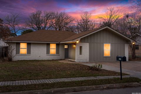 Photo of 2311 Trails End, Kerrville, TX 78028 (MLS # 1935263)