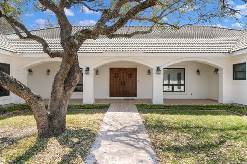 Photo of 7244 SILVER SPUR TRL, Boerne, TX 78015 (MLS # 1967189)