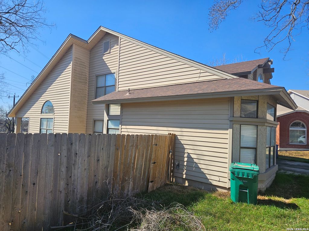 Photo of 16903 Vista Forest Dr, San Antonio, TX 78247 (MLS # 1943855)