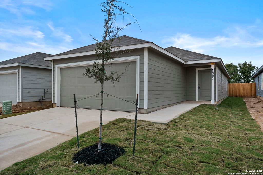 Photo of 7302 Brownleaf Dr, San Antonio, TX 78227 (MLS # 1926865)