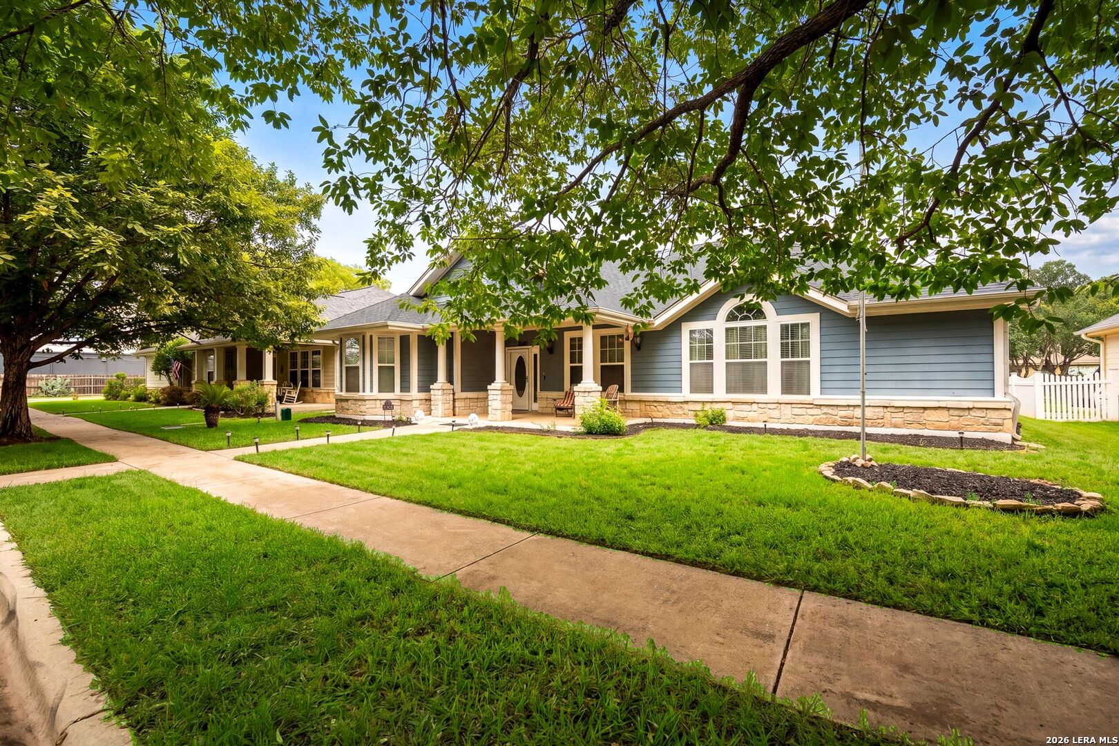 544 JO LYNN LN