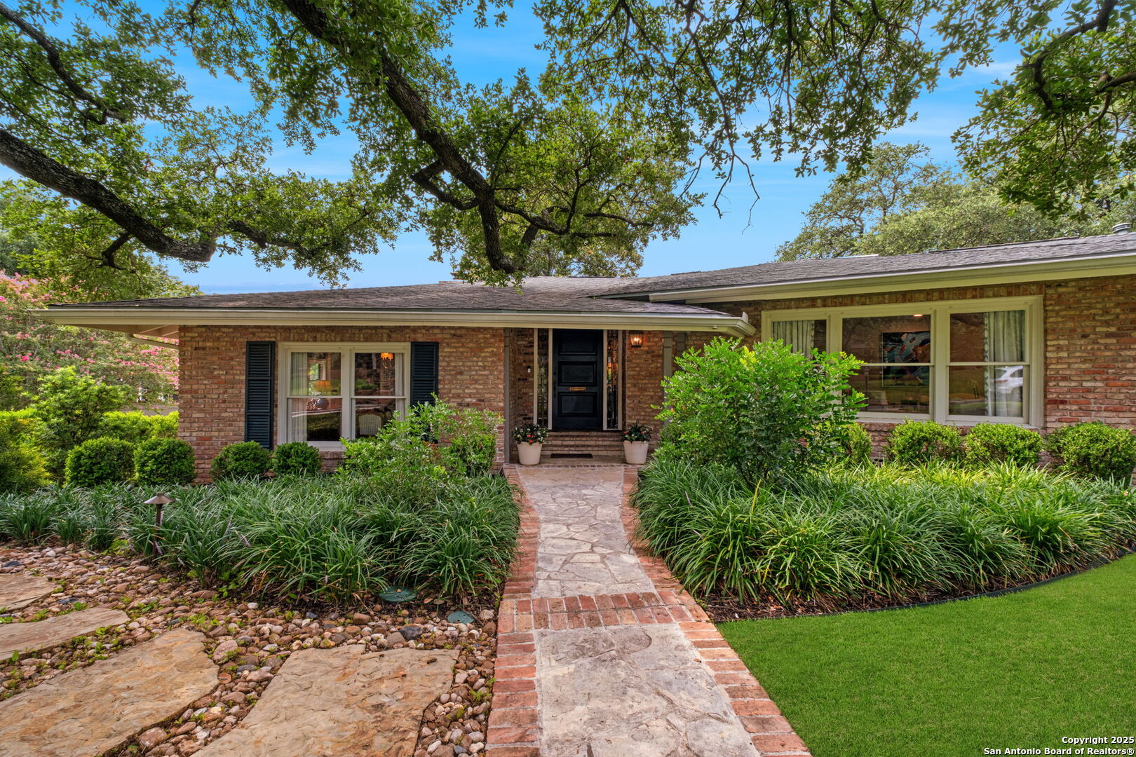 701 Ridgemont