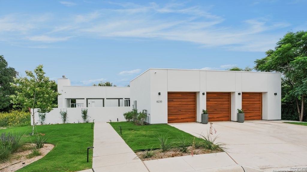 Photo of 8218 Country Lane Court, San Antonio, TX 78209 (MLS # 1879596)