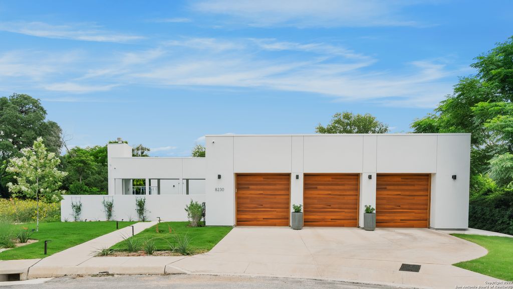 Photo of 8218 Country Lane Court, San Antonio, TX 78209 (MLS # 1879596)