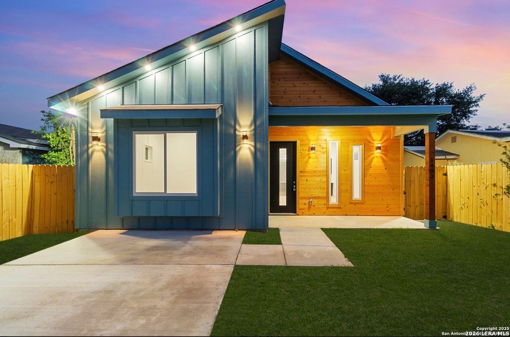 Photo of 1422 Sherman, San Antonio, TX 78202 (MLS # 1946713)