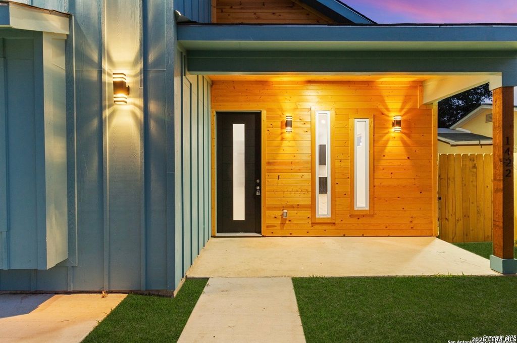 Photo of 1422 Sherman, San Antonio, TX 78202 (MLS # 1946713)