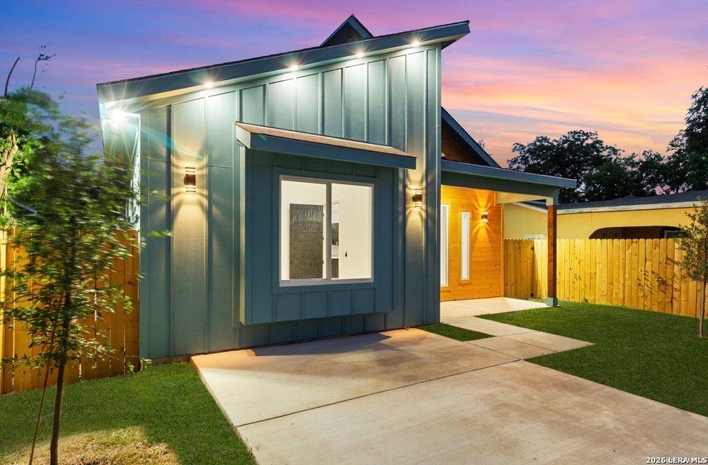 Photo of 1422 Sherman, San Antonio, TX 78202 (MLS # 1946713)