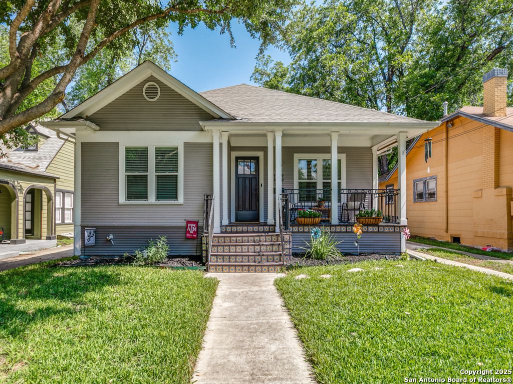 Photo of 425 W Gramercy Pl, San Antonio, TX 78212 (MLS # 1914738)