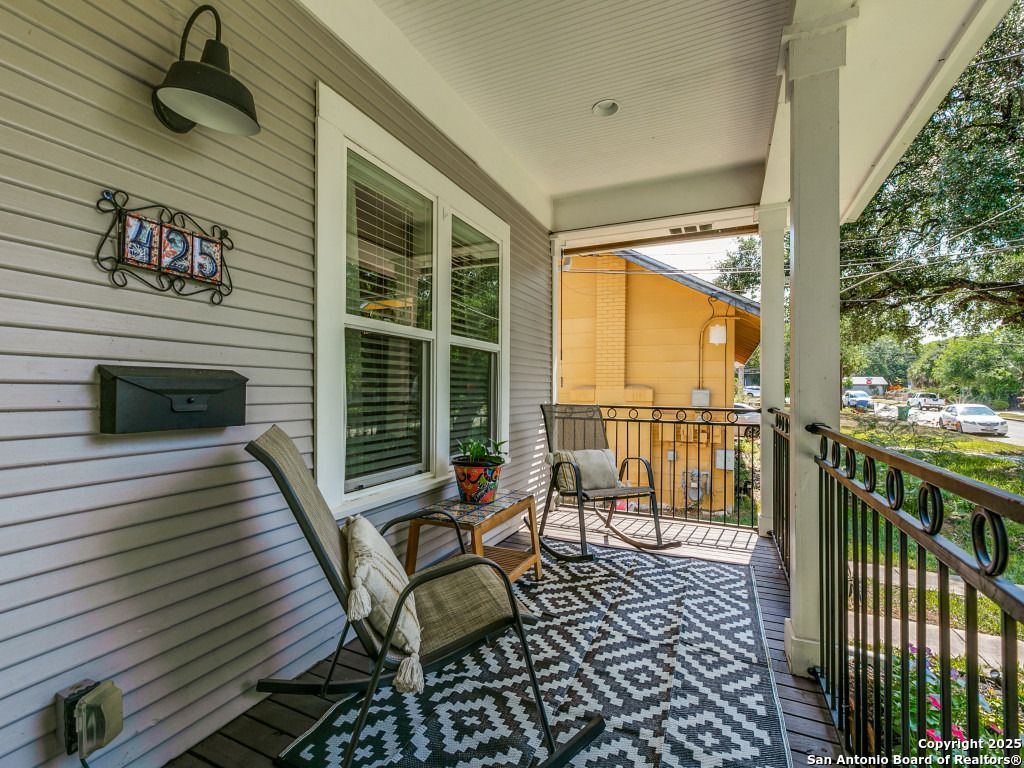 Photo of 425 W Gramercy Pl, San Antonio, TX 78212 (MLS # 1914738)