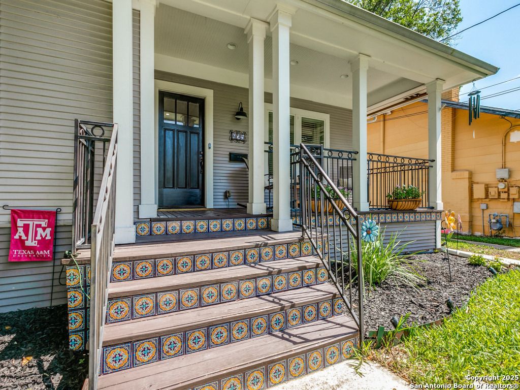 Photo of 425 W Gramercy Pl, San Antonio, TX 78212 (MLS # 1914738)