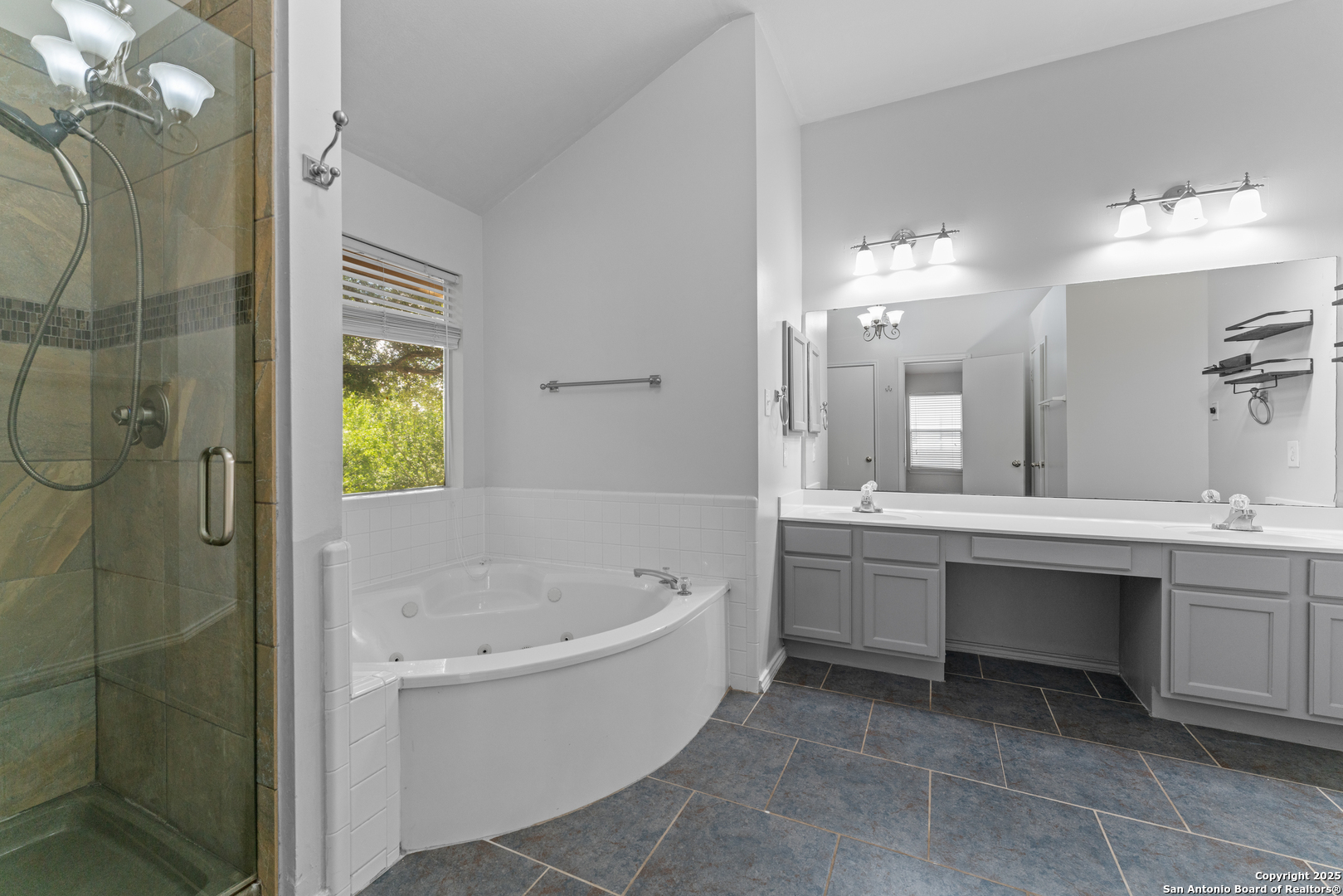 Universal City, Texas 78148, United States, 3 Bedrooms Bedrooms, ,3 BathroomsBathrooms,Residential,Active,223527