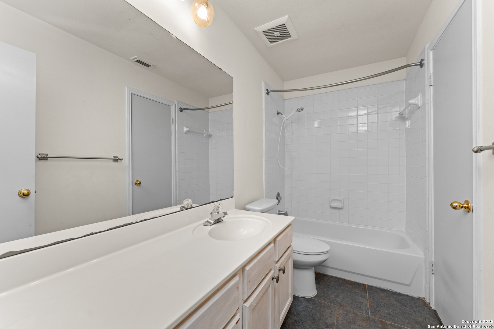 Universal City, Texas 78148, United States, 3 Bedrooms Bedrooms, ,3 BathroomsBathrooms,Residential,Active,223527