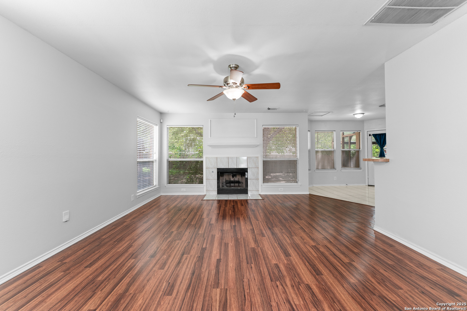 Universal City, Texas 78148, United States, 3 Bedrooms Bedrooms, ,3 BathroomsBathrooms,Residential,Active,223527