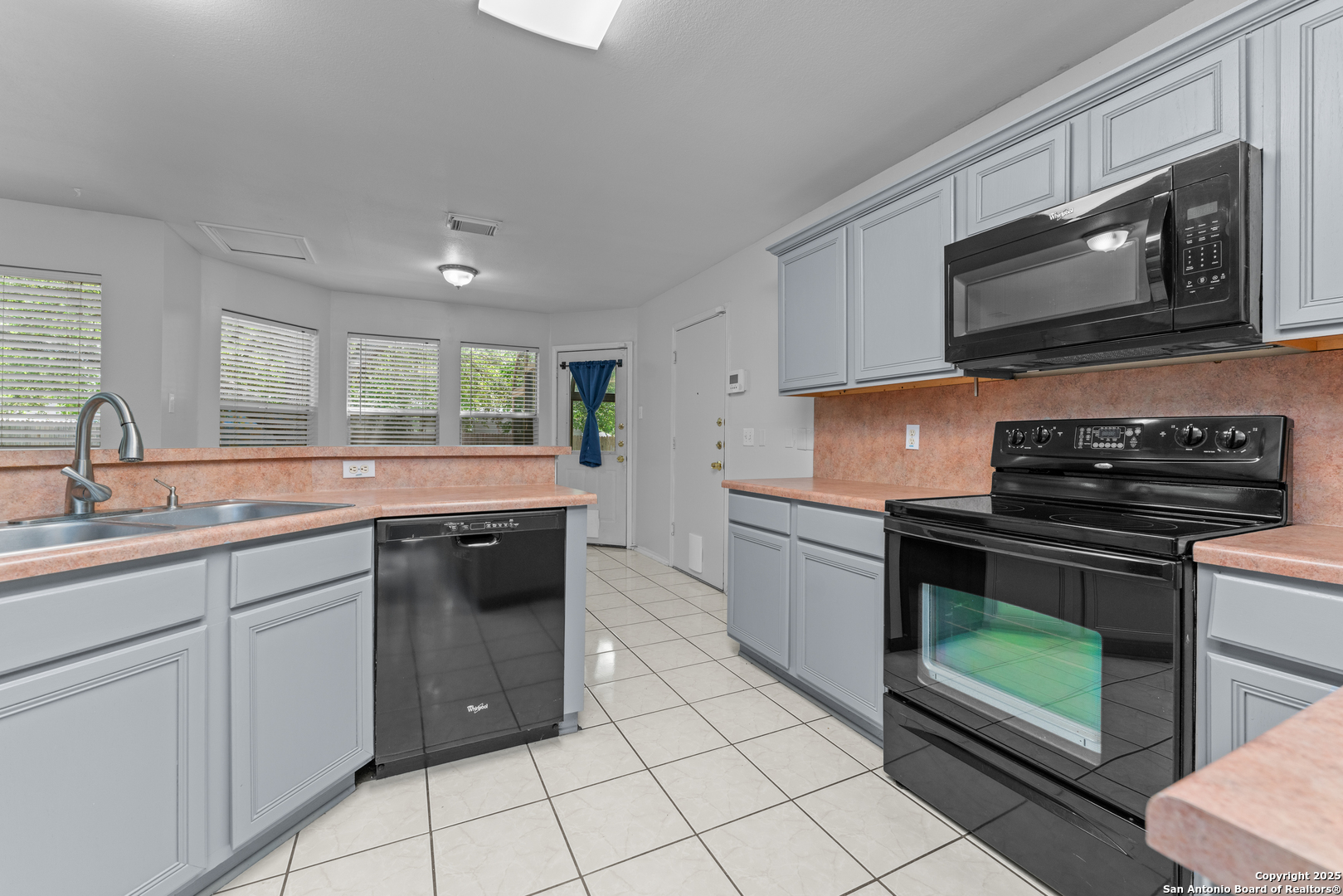 Universal City, Texas 78148, United States, 3 Bedrooms Bedrooms, ,3 BathroomsBathrooms,Residential,Active,223527