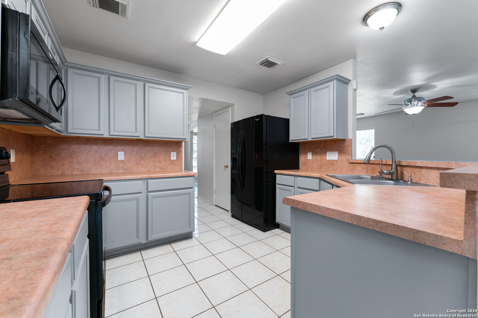 Universal City, Texas 78148, United States, 3 Bedrooms Bedrooms, ,3 BathroomsBathrooms,Residential,Active,223527