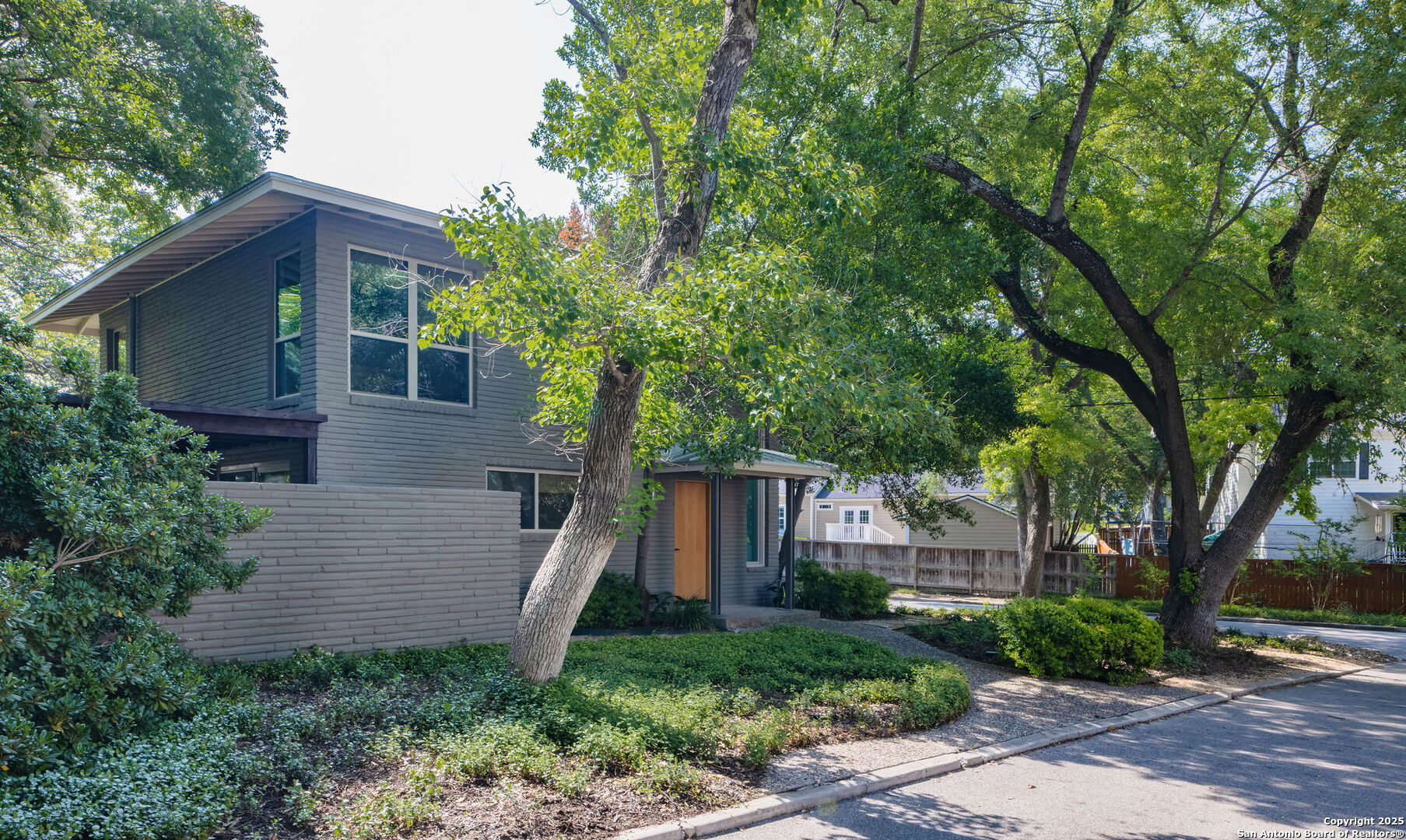 221 Ogden Ln