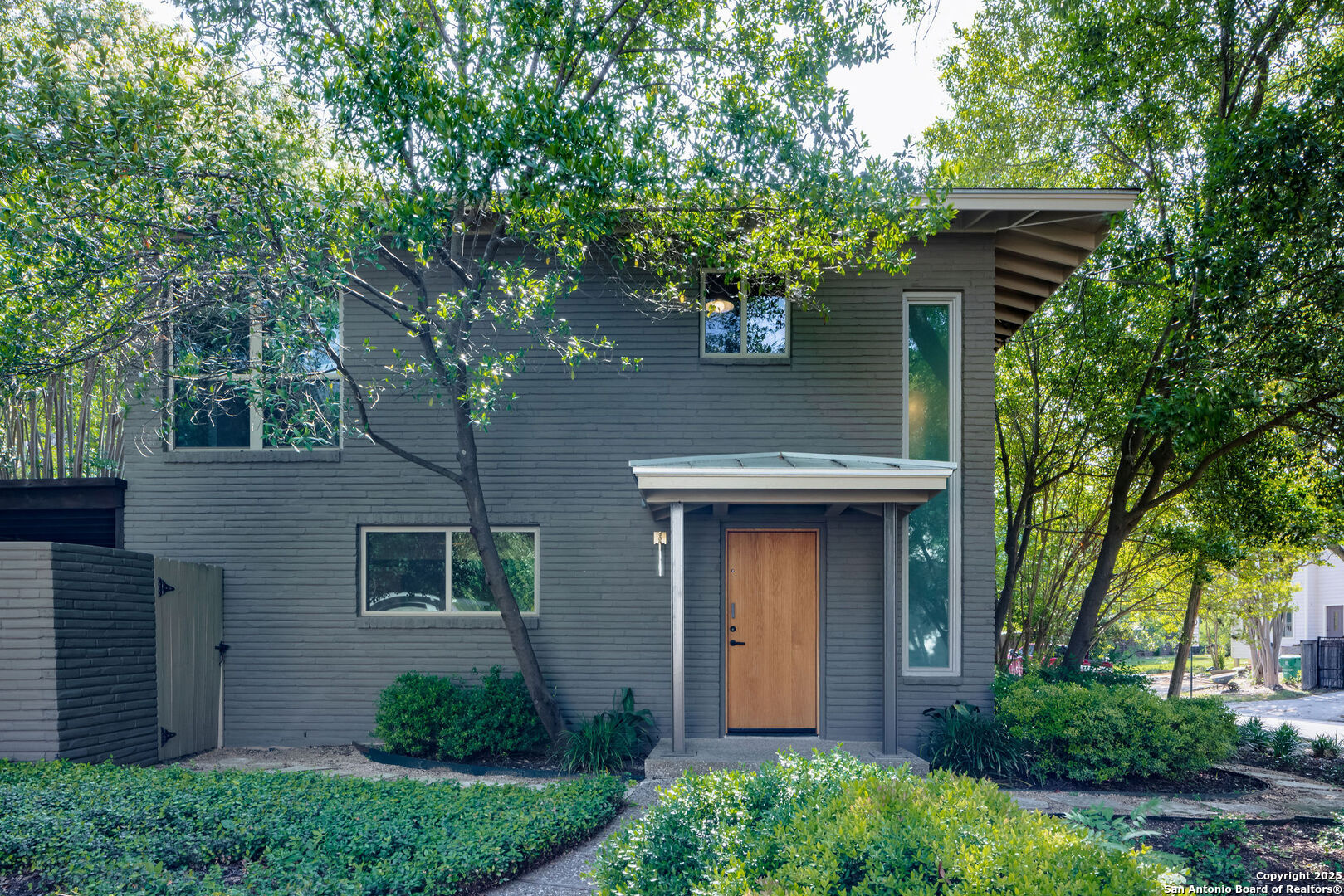 221 Ogden Ln