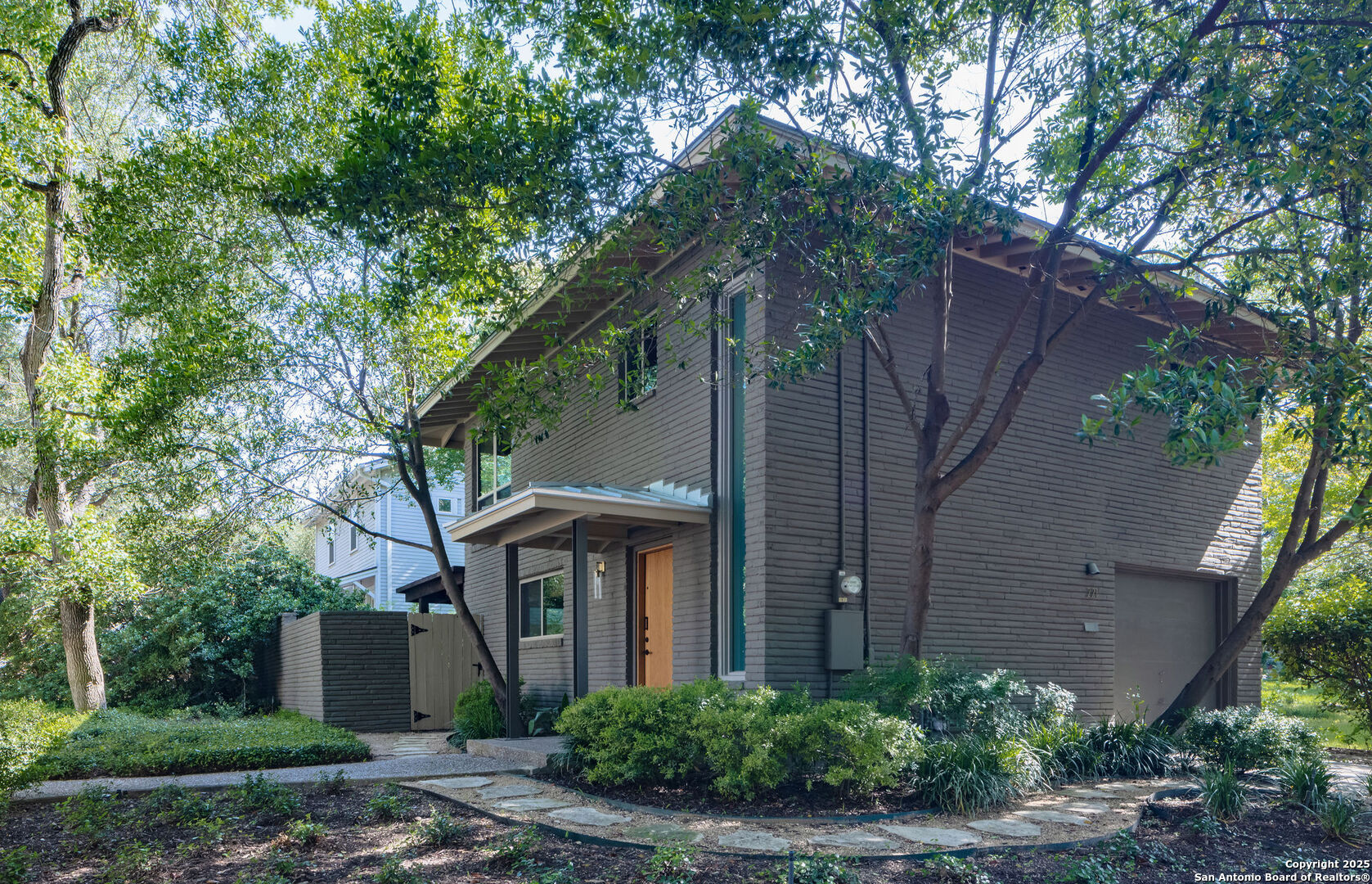 221 Ogden Ln