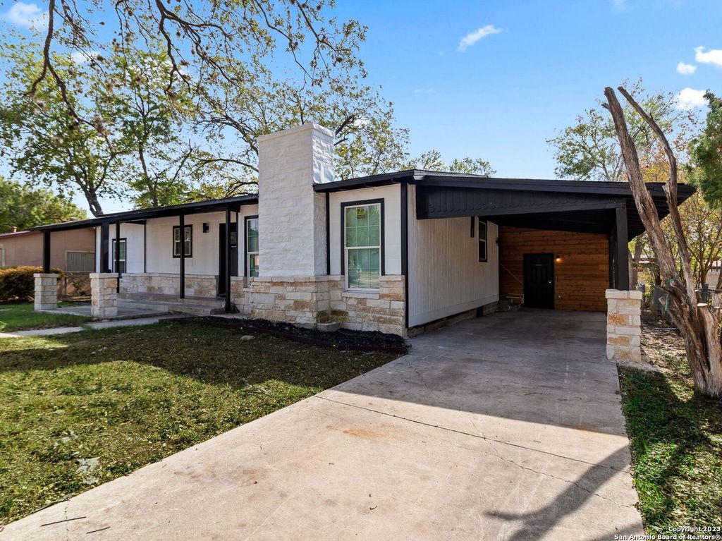 Photo of 444 BEVERLY DR, San Antonio, TX 78228 (MLS # 1733873)