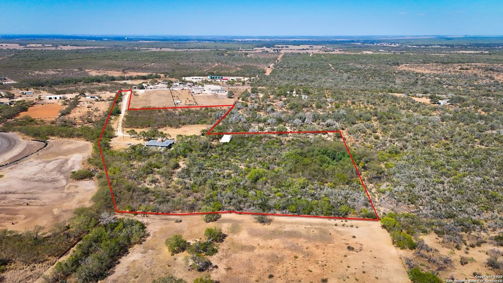 Photo of 320 Pullins Drive, Pleasanton, TX 78064 (MLS # 1918510)
