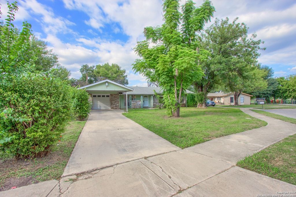 Photo of 7107 STONE FENCE RD, San Antonio, TX 78227 (MLS # 1916996)