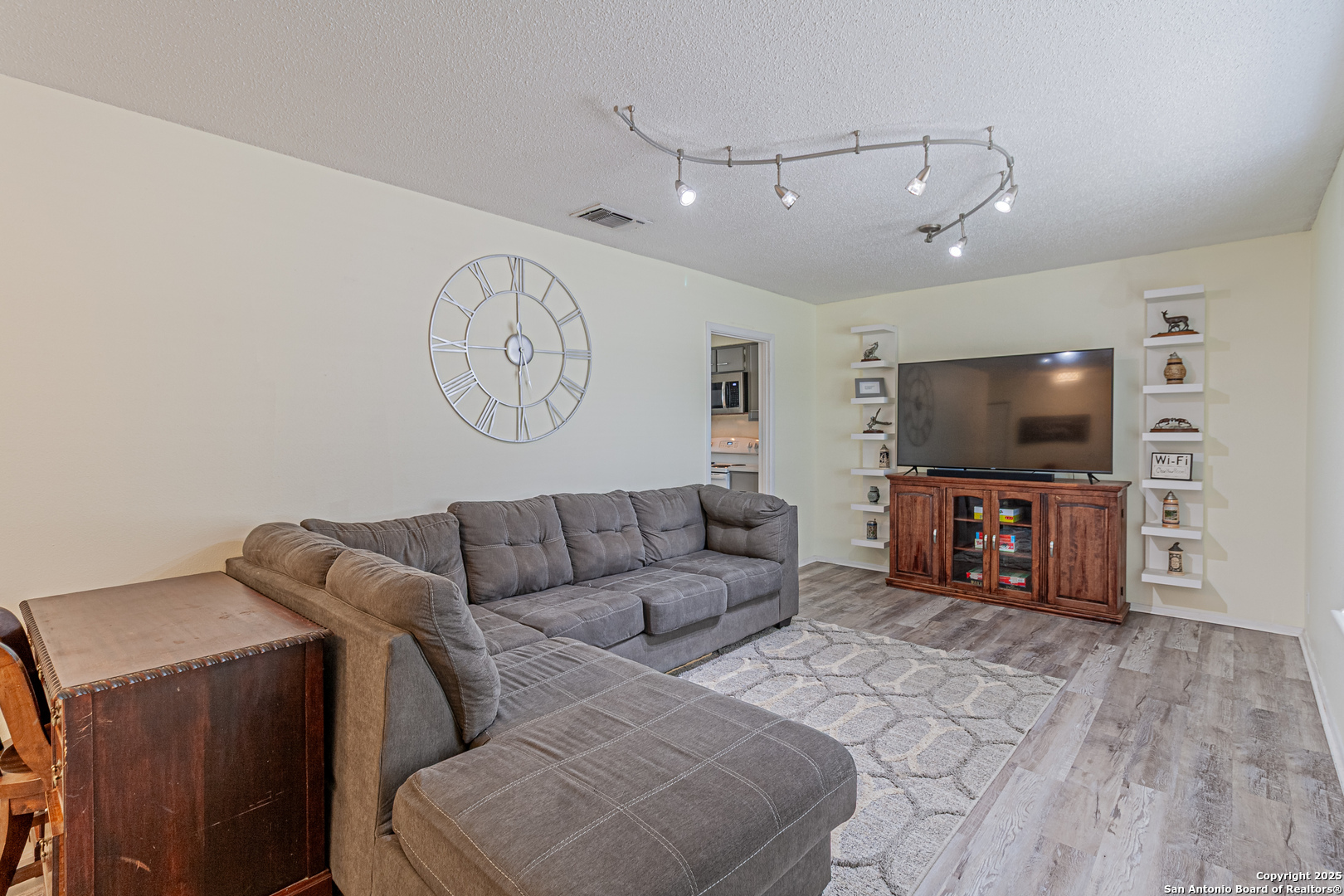 5718 Ponderosa Dr