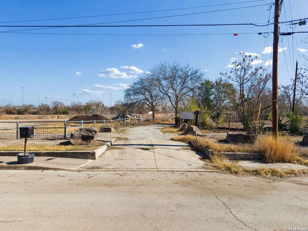 Photo of 4526 Sierra, San Antonio, TX 78214 (MLS # 1944376)