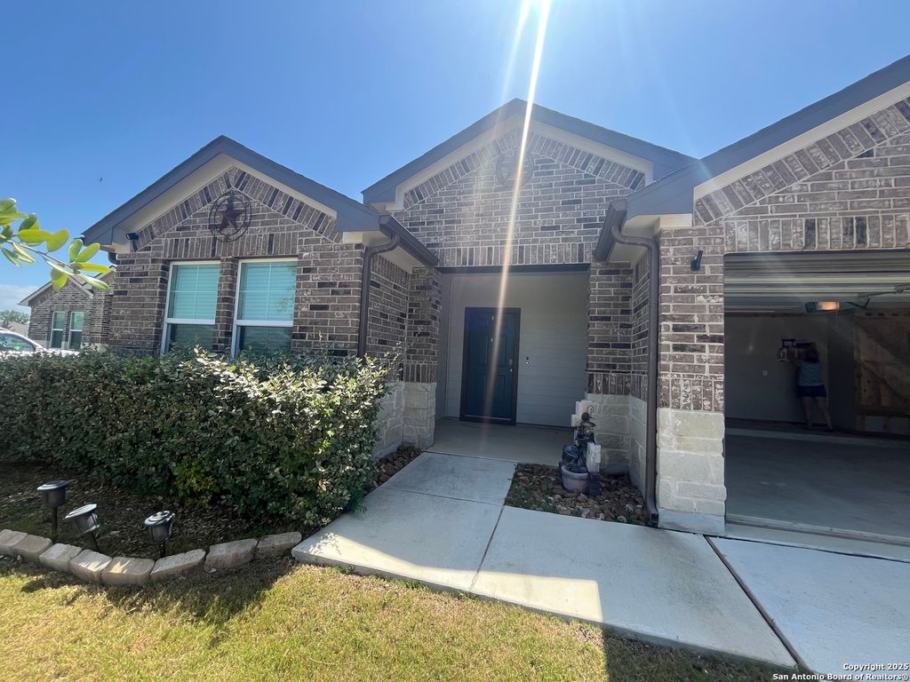 Photo of 805 Margay, Seguin, TX 78155 (MLS # 1880347)