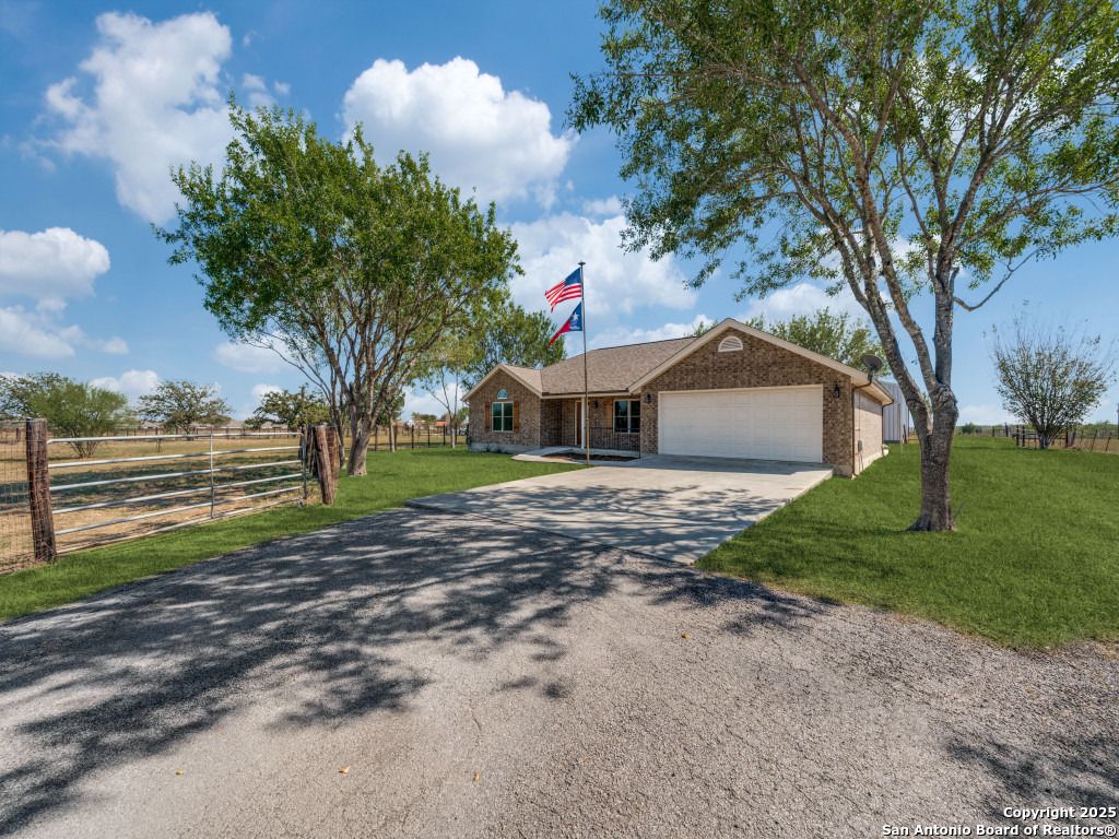Photo of 433 W klein, New Braunfels, TX 78130 (MLS # 1921632)