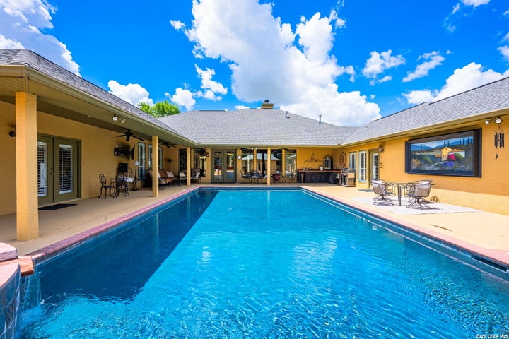 Photo 1 of 36 — 516 Winged Foot, Kerrville, TX 78028