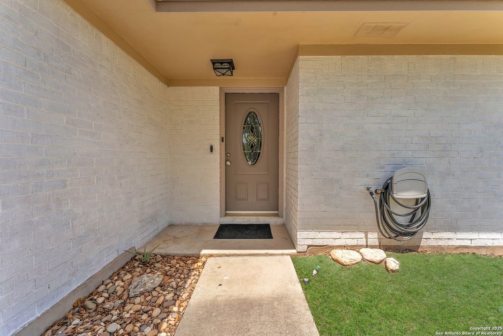 Photo of 139 Navajo Circle, Cibolo, TX 78108 (MLS # 1878798)