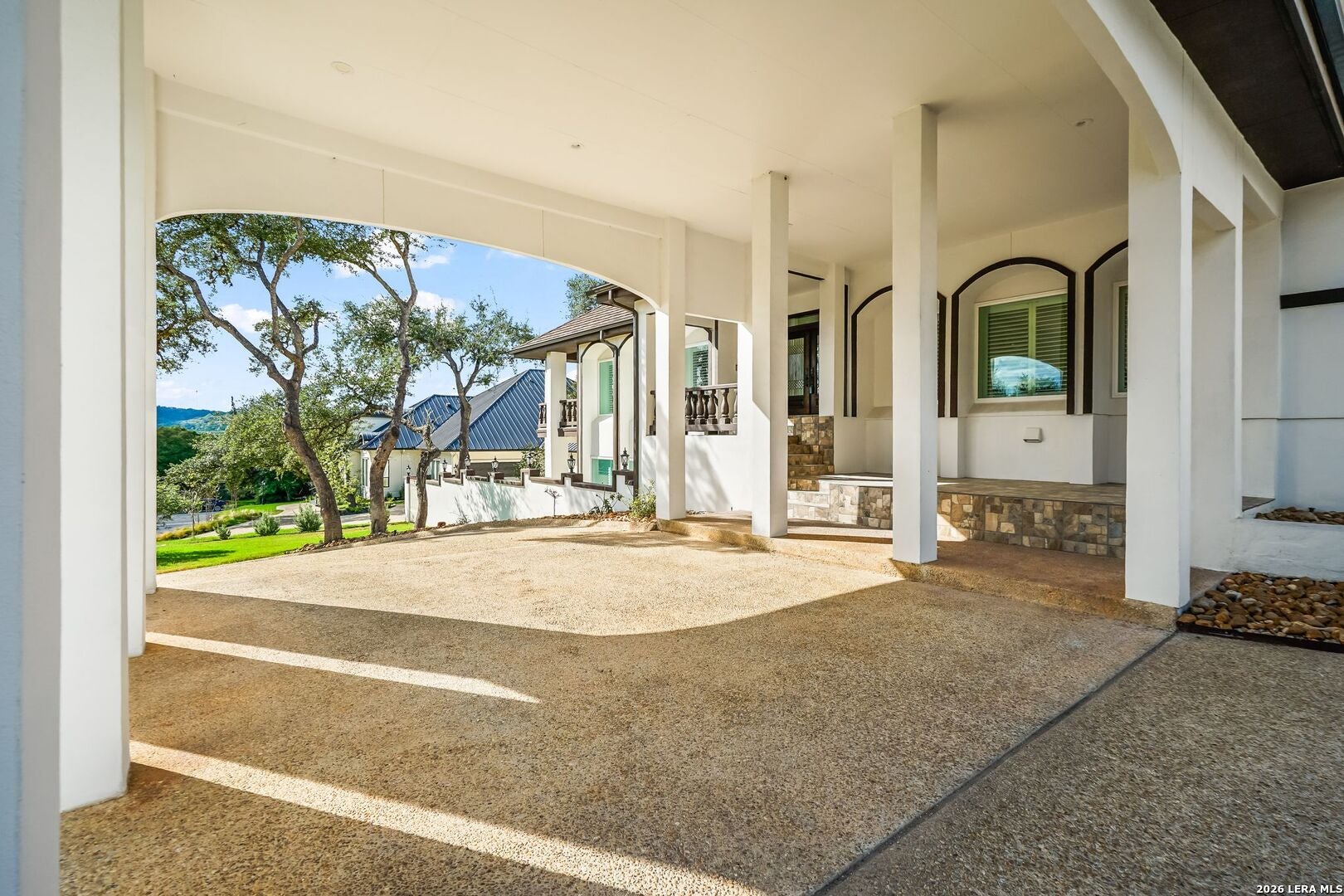 5 DAVENTRY LN