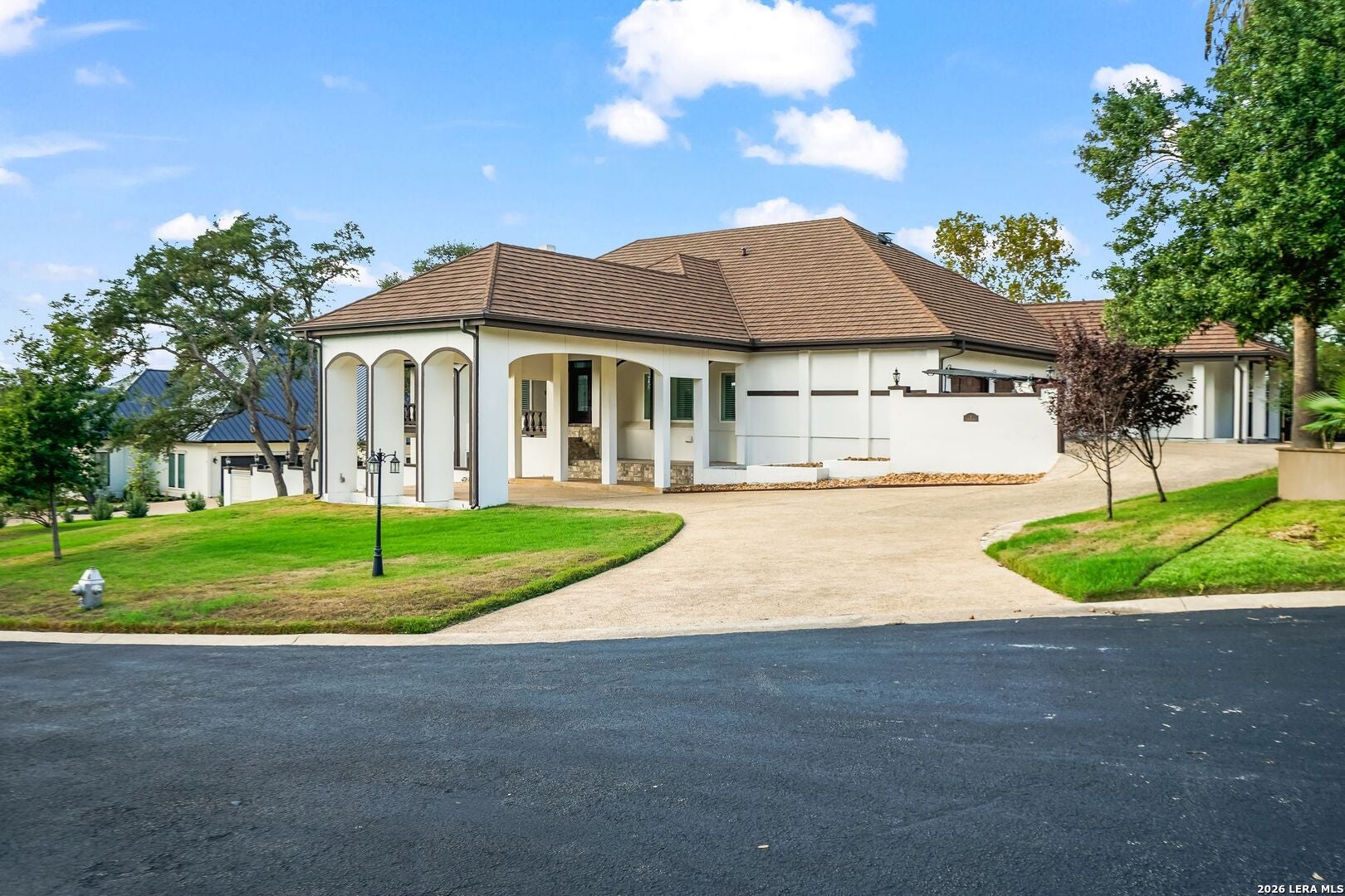 5 DAVENTRY LN
