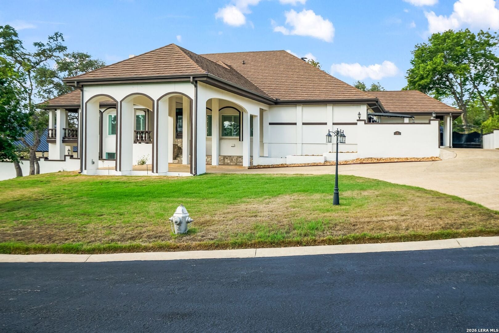 5 DAVENTRY LN
